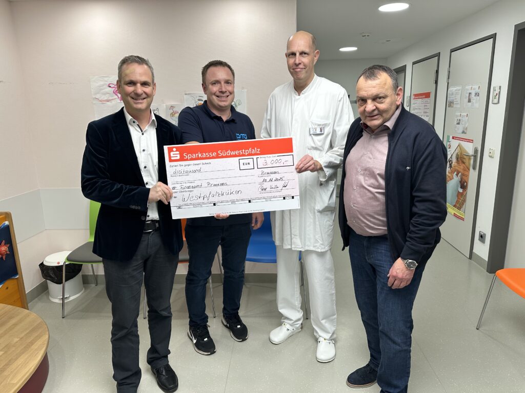 Spendenübergabe Finanzamt, v.l.n.r. Carsten Pelzer, Dominik Weidler, Peter Weiss, Rainer Seibert